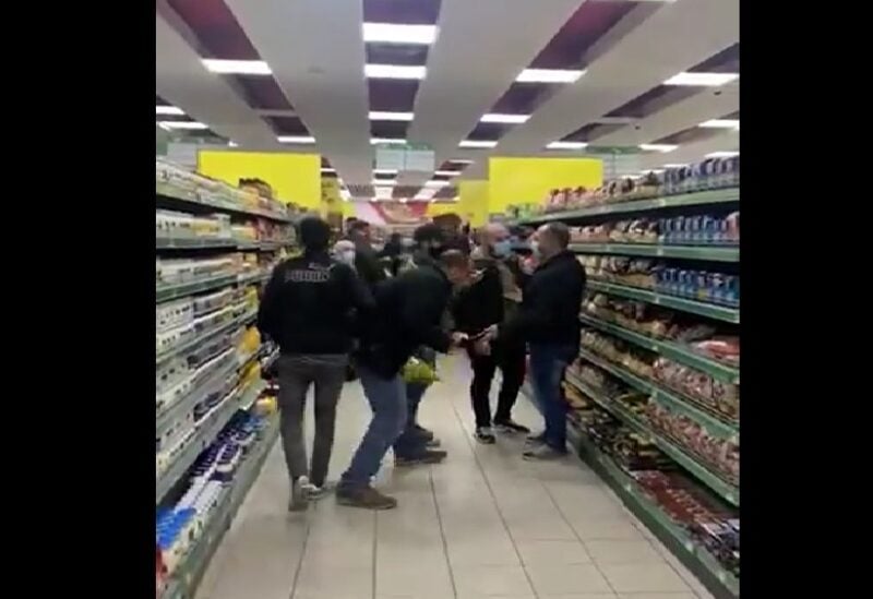 A picture of people fighting over subsidized foodstuffs in Cascada Mall stores in Taanayel – Bekaa, on March 22, 2021.