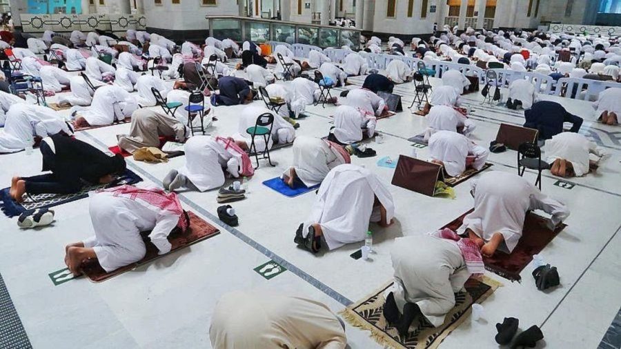 Taraweeh prayers performed at Grand Mosque in Mecca on first night of ...