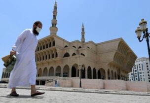 praying-mosques