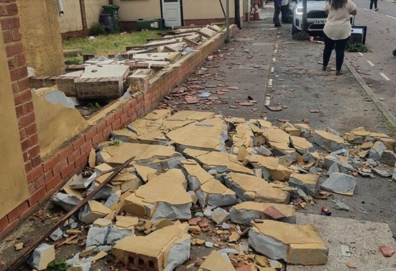 Tornado damages cars in London flash flood | Sawt Beirut International