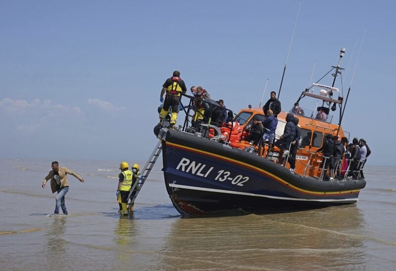 Migrants at sea Archive