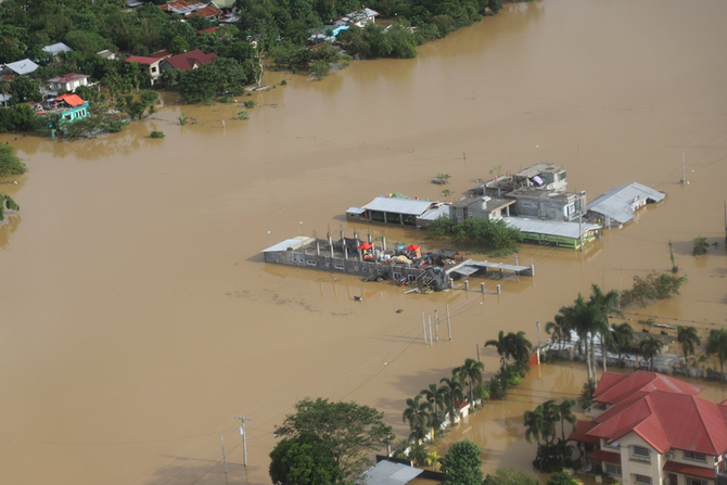 Philippines Evacuates Thousands As Monsoon Rains Flood Cities ...