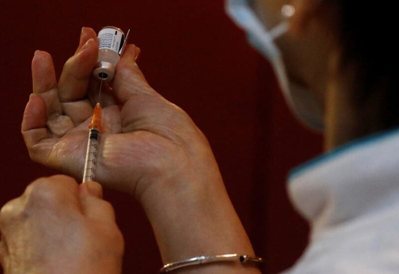 A nurse prepares to vaccinate healthcare workers at Gleneagles hospital, during the coronavirus disease (COVID-19) outbreak, in Singapore January 19, 2021. (File Photo: Reuters)