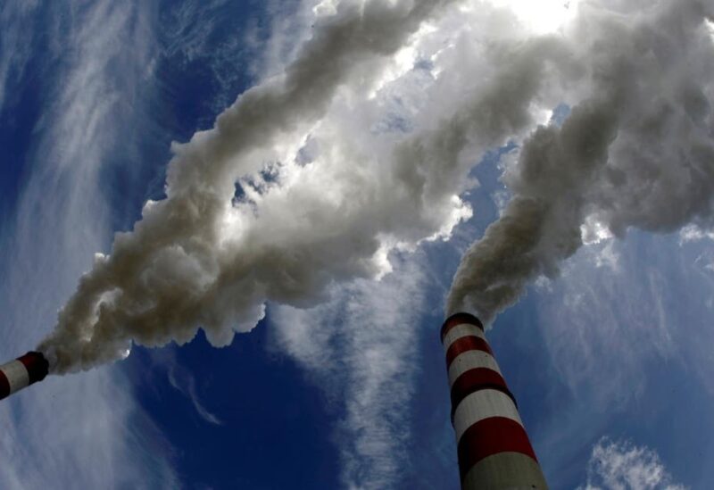 Smoke billows from the chimneys of Belchatow Power Station, Europe's biggest coal-fired power plant, in this May 7, 2009 file photo. (File Photo: Reuters)