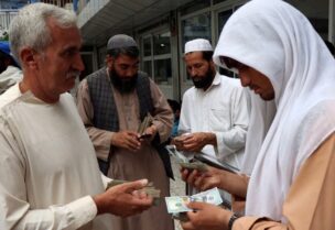Afghan money changers gather to deal with foreign currency at a money change market in Herat province, Afghanistan. (File photo: Reuters)