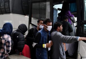 A man gestures as he and other Afghan refugees board a bus after arriving at Dulles International Airport on August 27, 2021 in Dulles, Virginia, after being evacuated from Kabul following the Taliban takeover of Afghanistan. (File photo: AFP)