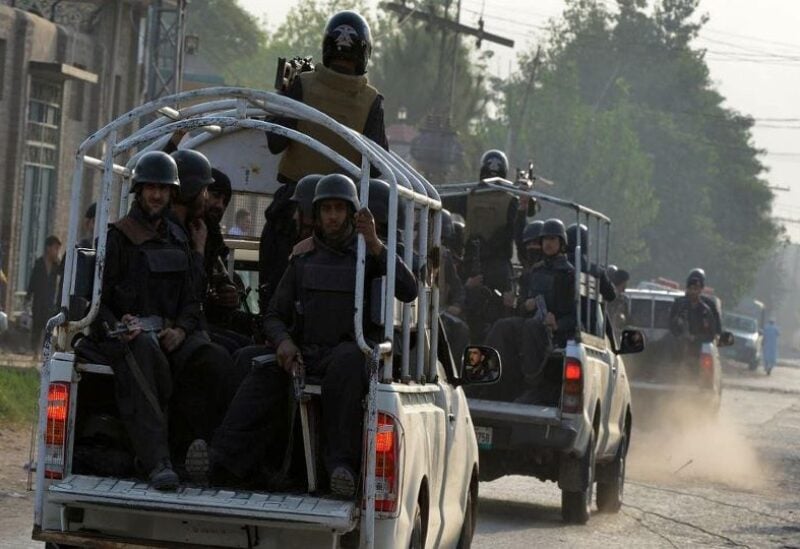 Insurgents attack Pakistani bases