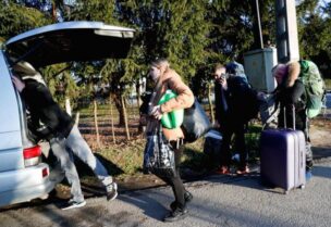 People flee from Ukraine to Hungary
