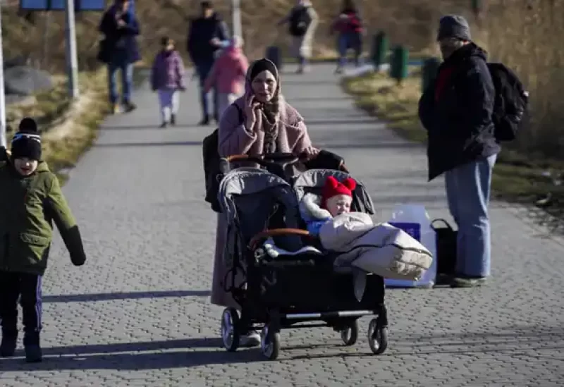 Ukrainians flee to Poland