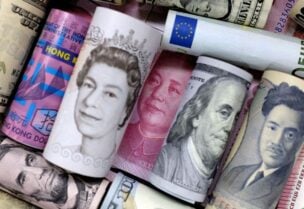 Euro, Hong Kong dollar, U.S. dollar, Japanese yen, pound and Chinese 100 yuan banknotes- REUTERS