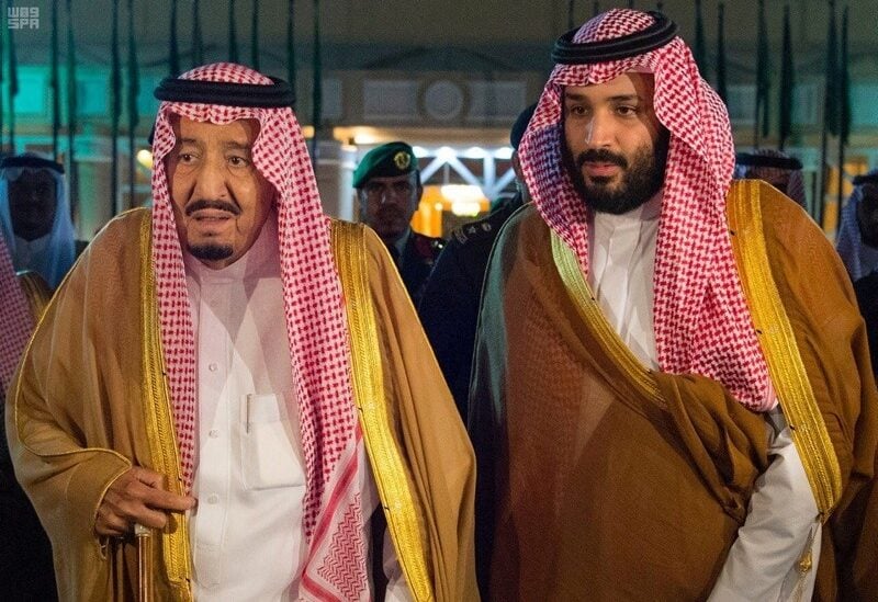 Saudi Arabia's King Salman bin Abdulaziz Al Saud walks with his son and Crown Prince Mohammed bin Salman, before King Salman leaves for Medina, in Riyadh, Saudi Arabia, November 8, 2017. (Reuters Photo)