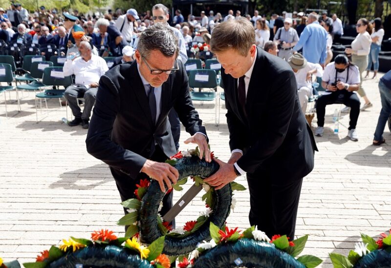Richard Lutz, CEO of Deutsche Bahn AG, and German journalist Kai Diekmann pay tribute during a wreath-laying ceremony marking Holocaust Remembrance Day at Warsaw Ghetto Square at Yad Vashem memorial in Jerusalem, April 28, 2022. REUTERS/Amir Cohen/Pool