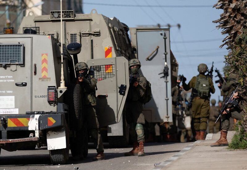 Israeli soldiers take part in a raid in Ramallah in the Israeli-occupied West Bank April 1, 2022. REUTERS/Mohamad Torokman