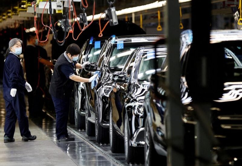 Employees work on the production line during an organised media tour to a factory of Beijing Benz Automotive Co (BBAC), a joint venture by BAIC Motor and Mercedes-Benz, in Beijing, China February 17, 2022. REUTERS/Florence Lo/File Photo