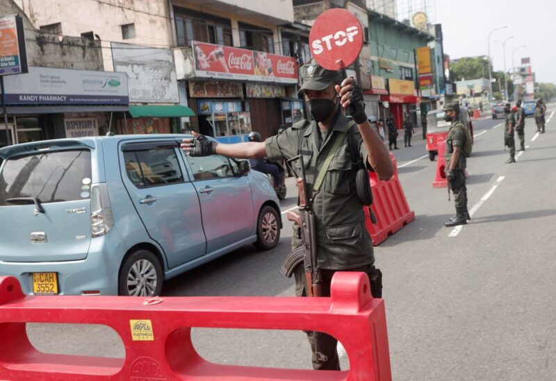 Many Sri Lankans flee Colombo as political leaders meet to seek solution to crisis