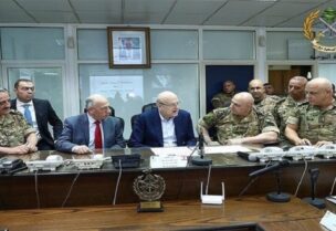 PM Mikati inspects operations room at army command