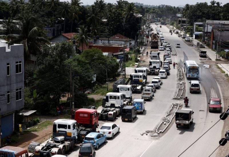Vehicles queue for diesel and petrol as they wait for a bowser since yesterday, amid the country's economic crisis, in Colombo, Sri Lanka, June 23, 2022. REUTERS/Dinuka Liyanawatte/File Photo