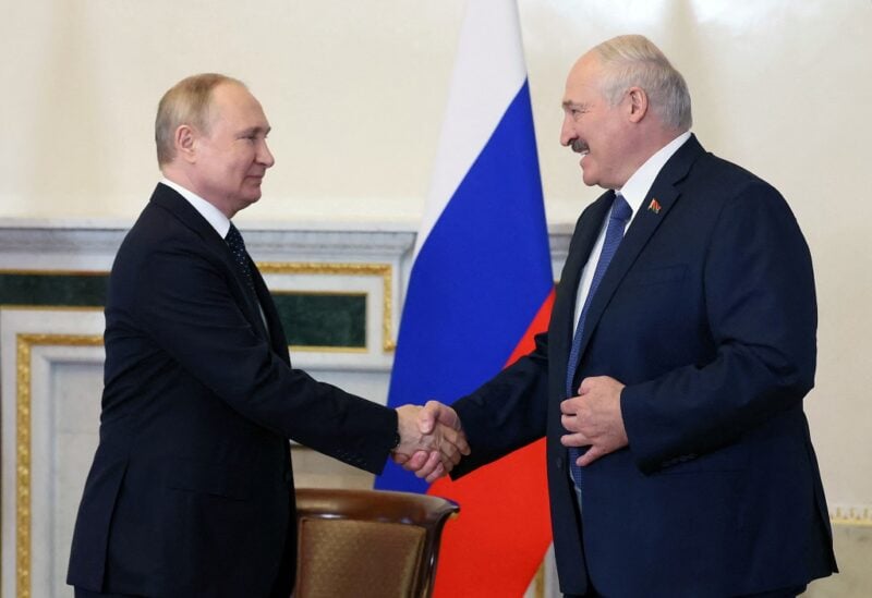 Russian President Vladimir Putin (L) meets with Belarusian President Alexander Lukashenko.