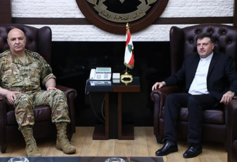 Army Commander meets with Secretary General of Catholic schools