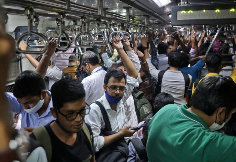 Commuters travel in a packed train in Mumbai, India, February 25, 2022. Picture taken February 25, 2022. REUTERS/Francis Mascarenhas