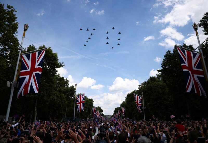 Party, horse race take center stage at Queen Elizabeth's Jubilee