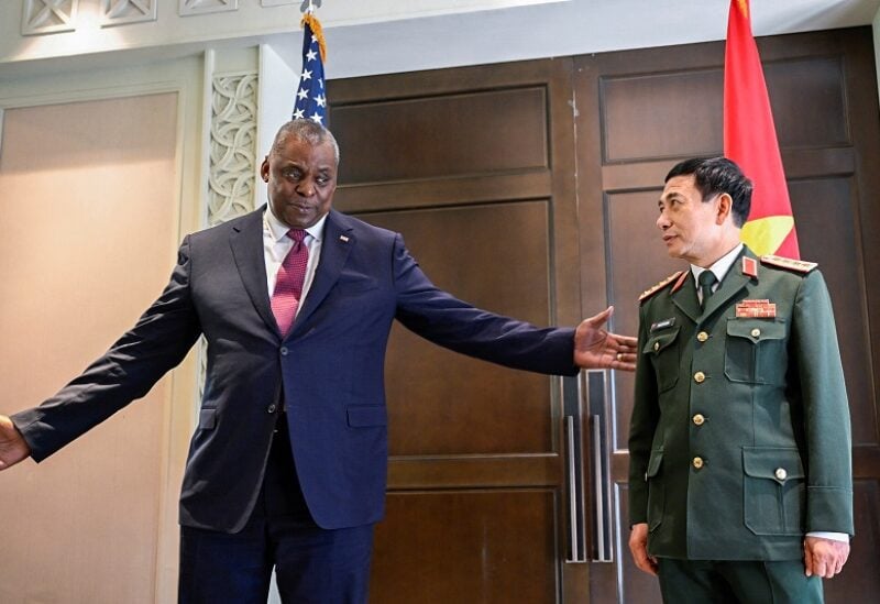 U.S. Defence Secretary Lloyd Austin meets Vietnam's Minister of National Defence, General Phan Van Giang, during the 19th Shangri-La Dialogue in Singapore June 10, 2022. REUTERS/Caroline Chia