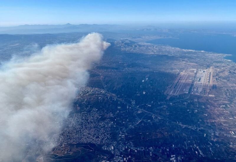Smoke rises as a wildfire burns on Mount Penteli, next to the Eleftherios Venizelos International Airport, in Athens, Greece, July 19, 2022. REUTERS/Alkis Konstantinidis