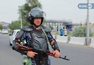 An Uzbek law enforcement officer guards a street in Nukus, capital of the northwestern Karakalpakstan region, Uzbekistan July 3, 2022. KUN.UZ/Handout via REUTERS ATTENTION EDITORS - THIS IMAGE HAS BEEN SUPPLIED BY A THIRD PARTY. NO RESALES. NO ARCHIVES