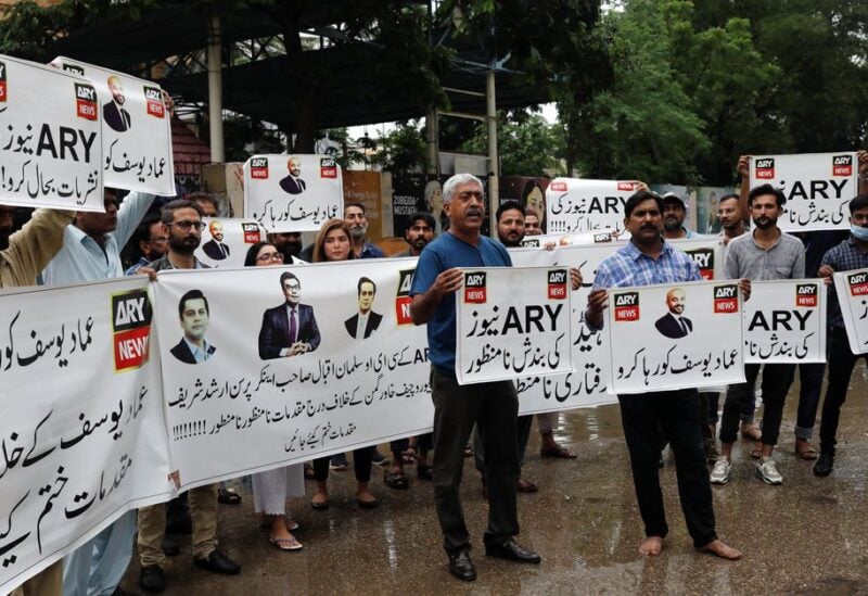 Members of the local media outlet ARY News carry placards as they protest against the arrest of the channel's head of news and against the taking of the channel off air in Karachi, Pakistan August 10, 2022. REUTERS/Akhtar Soomro
