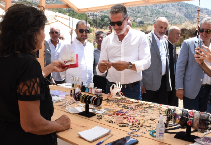 Tourism minister visits Al-barouk, inaugurates agricultural products exhibition