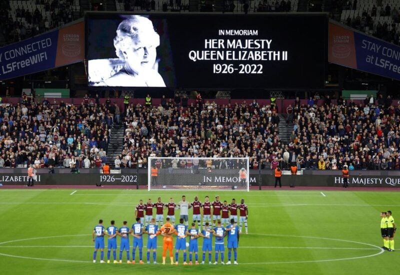 Soccer Football - Europa Conference League - Group B - West Ham United v FCSB - London Stadium, London, Britain - September 8, 2022 General view of the players during a minutes silence before the match after the death of Britain's Queen Elizabeth Action Images via Reuters/Peter Cziborra