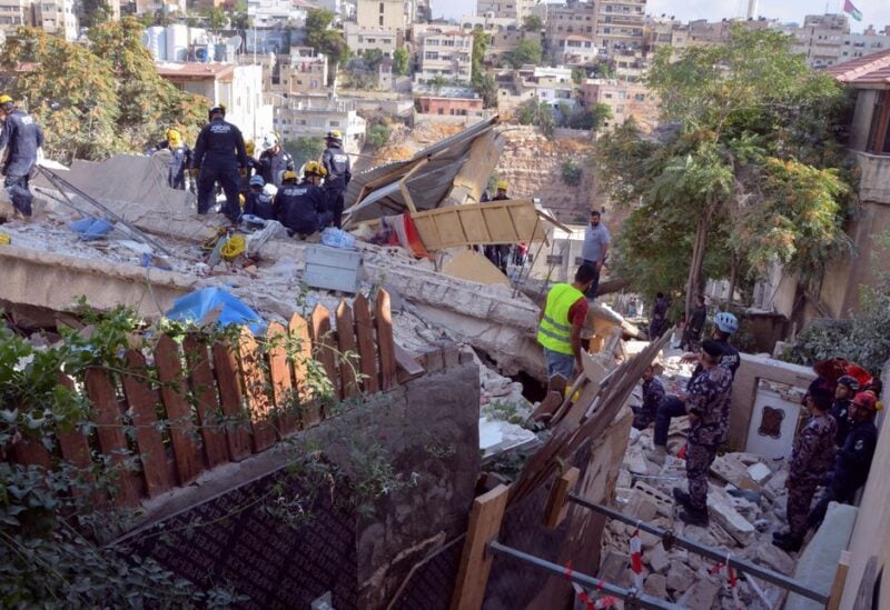 Civil defence members search for survivors at the site of a four-storey residential building collapse in Amman, Jordan September 14, 2022. REUTERS/Muath Freij