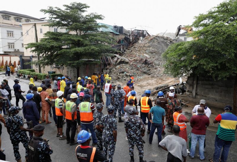 Rescue workers and security personnel gather at the site of an under-construction building collapse in Oniru, Lagos, Nigeria September 4, 2022. REUTERS/Temilade Adelaja