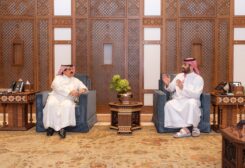 Saudi Arabia’s Crown Prince Mohammed bin Salman receives Bahrain’s King Hamad at the Al-Salam Palace in Jeddah. (SPA)