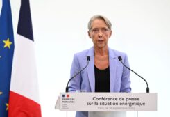 French Prime Minister Elisabeth Borne delivers a speech during a press conference on the energy situation in France and Europe, in Paris, France September 14, 2022. Bertrand GUAY/Pool via REUTERS