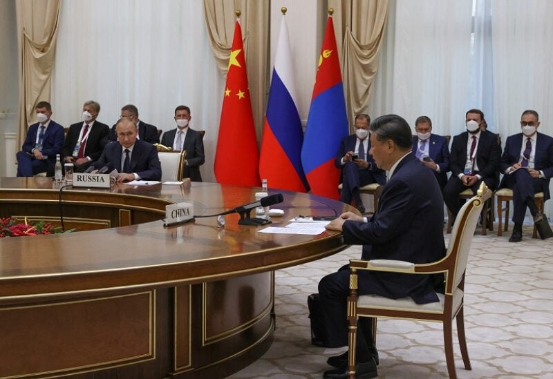 Chinese President Xi Jinping and Russian President Vladimir Putin attend a trilateral meeting with Mongolian President Ukhnaa Khurelsukh on the sidelines of the Shanghai Cooperation Organization (SCO) summit in Samarkand, Uzbekistan September 15, 2022. Sputnik/Alexandr Demyanchuk/Pool via REUTERS ATTENTION EDITORS - THIS IMAGE WAS PROVIDED BY A THIRD PARTY.
