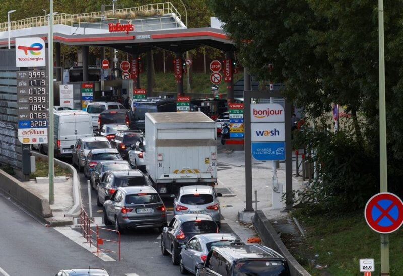 Cars queue to fill their fuel tanks at a Total petrol station in Paris, France, October 8, 2022. REUTERS/Gonzalo Fuentes