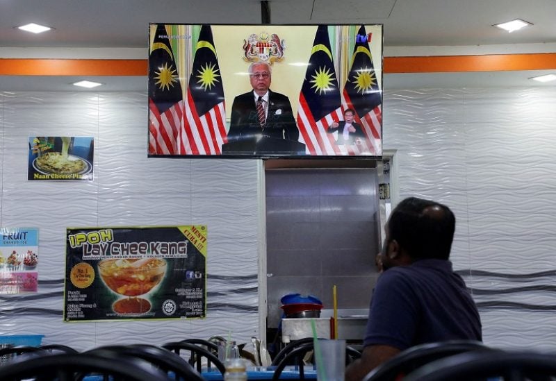FILE PHOTO: A customer at a restaurant watches the announcement made Malaysian Prime Minister Ismail Sabri Yaakob dissolving the parliament and calling for general elections at Kuala Lumpur, Malaysia, October 10, 2022. REUTERS/Hasnoor Hussain/File Photo