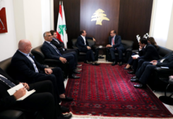 Kataeb leader meets with Arab league’s Zaki
