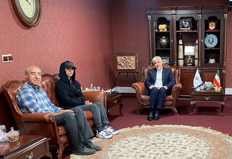 Iran's Minister of Youth Affairs and Sports Hamid Sajjadi meets with Iranian climber Elnaz Rekabi in Tehran, Iran October 19, 2022. Office of Iran's Sports Ministry/WANA (West Asia News Agency)/Handout via REUTERS ATTENTION EDITORS - THIS IMAGE HAS BEEN SUPPLIED BY A THIRD PARTY.