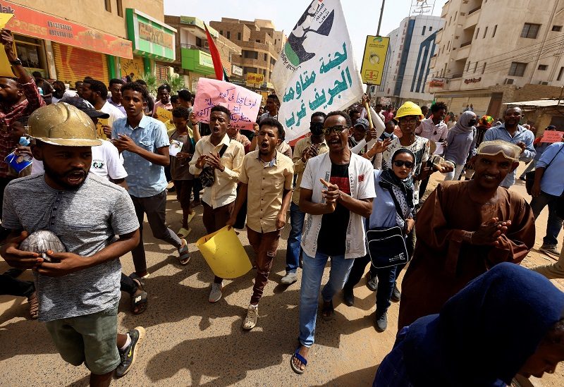 Protesters march during a rally against military rule following the last coup, in Khartoum, Sudan September 29, 2022. REUTERS/Mohamed Nureldin Abdallah