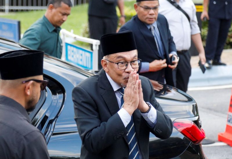 Malaysia's opposition leader Anwar Ibrahim attends a news conference outside the National Palace, in Kuala Lumpur, Malaysia November 22, 2022. REUTERS/Hasnoor Hussain 