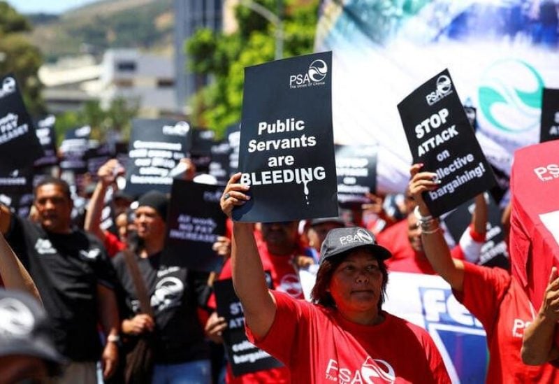 Members of the Public Servants Association of South Africa (PSA), one of South Africa's largest public sector unions, take part in a strike amid a pay dispute with the government in Cape Town, South Africa, November 10, 2022. REUTERS/Esa Alexander/File Photo