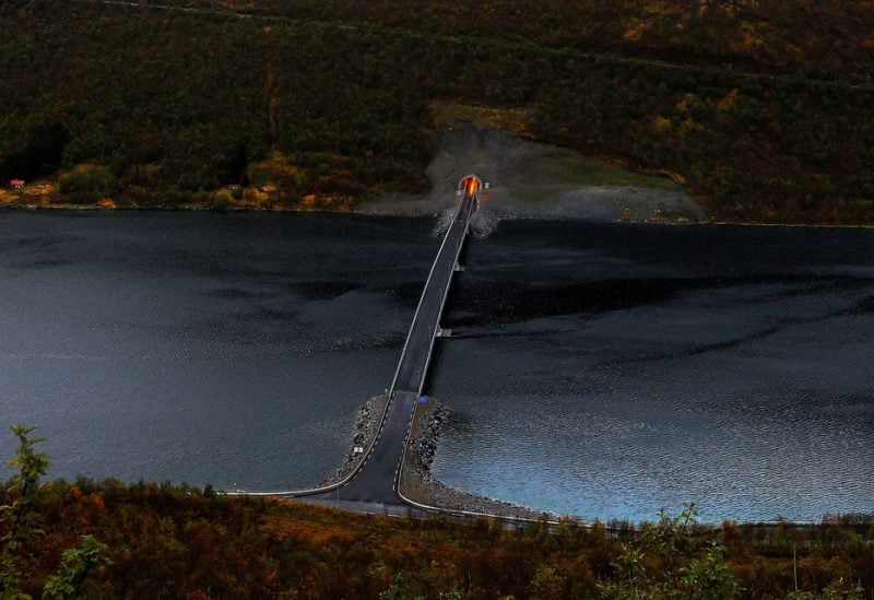 A bridge connects parts of Senja island over a fiord, north of the Arctic Circle in Norway September 29, 2014.REUTERS