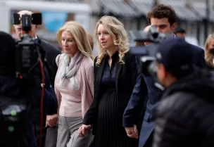 Theranos founder Elizabeth Holmes arrives with her family and partner Billy Evans to be sentenced on her convictions in San Jose, California, U.S., November 18, 2022. REUTERS