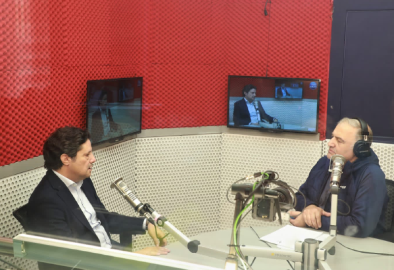 Minister Makary visits "Sawt el-Ghad” radio station