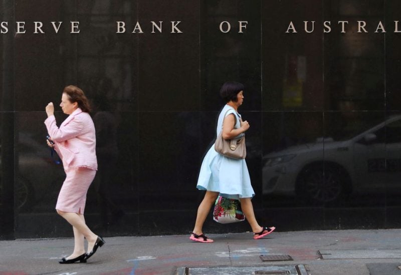 Two women walk next to the Reserve Bank of Australia headquarters in central Sydney, Australia February 6, 2018. REUTERS/Daniel Munoz/File Photo