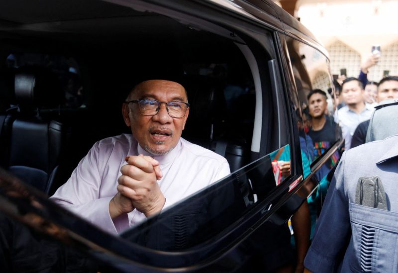 Newly elected Malaysia's Prime Minister Anwar Ibrahim meets supporters during his first public appearance as he attending Friday prayer at a mosque in Putrajaya, Malaysia November 25, 2022. REUTERS/Hasnoor Hussain