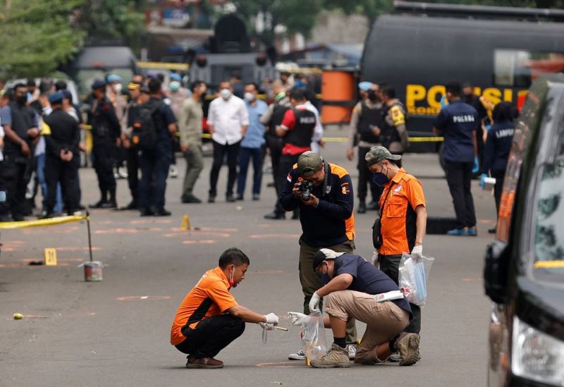 Indonesia Automatic Fingerprint Identification System (INAFIS) officers investigate following a blast at a district police station, that according to authorities was a suspected suicide bombing, in Bandung, West Java province, Indonesia, December 7, 2022. REUTERS/Willy Kurniawan