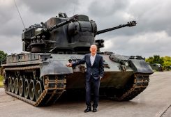 German Chancellor Olaf Scholz poses in front of a German self-propelled anti-aircraft gun Flakpanzer Gepard during a visit of the training program for Ukrainian soldiers on the Gepard anti-aircraft tank in Putlos near Oldenburg, Germany August 25, 2022. Axel Heimken/Pool via REUTERS